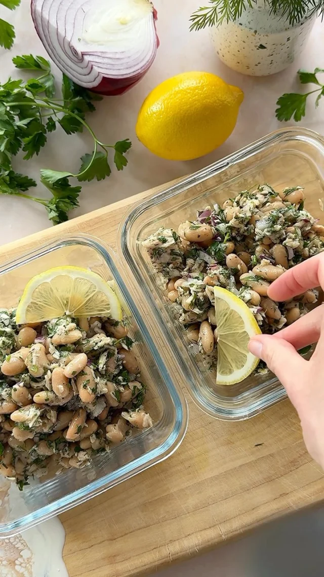 Bright, herby, and packed with bold Mediterranean flavor—this Tuna & White Bean Salad is a high-protein lunch you’ll want on repeat. 🍋🌿 Made with Genova Albacore Tuna, creamy white beans, and plenty of fresh herbs, it’s perfect on toast, piled onto greens, or straight from the bowl.

#genovapremiumtuna #albacoretuna #cannedtuna #tinnedfish #mediterraneandiet